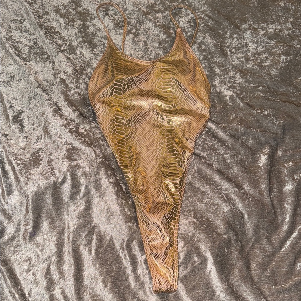Chic Gold Snake Print Bodysuit